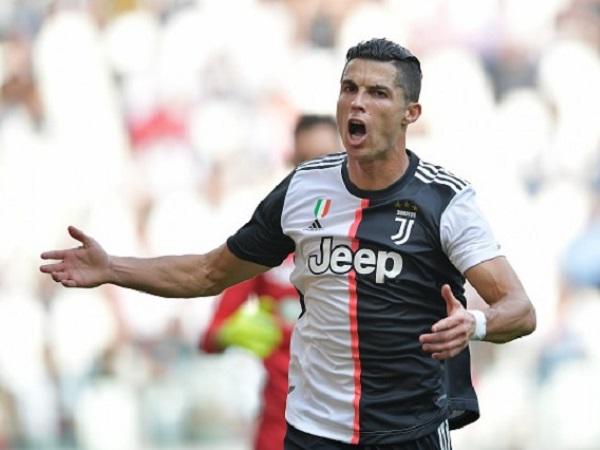 Ronaldo lập hàng loạt kỷ lục mới ở Champions League