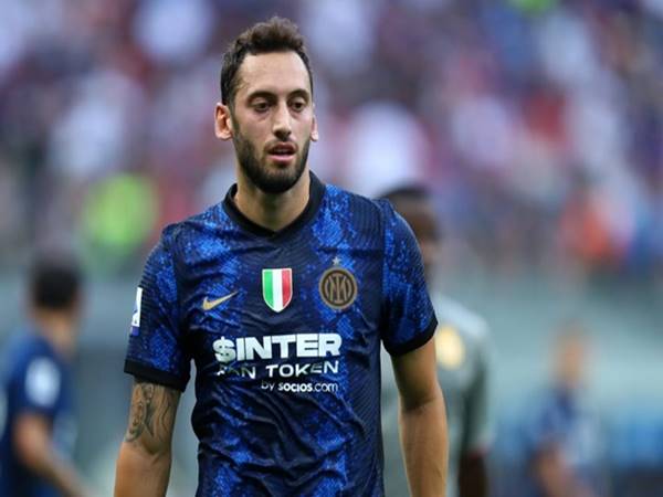 Tin MU 24/10: Quỷ đỏ nhắm Hakan Calhanoglu của Inter Milan
