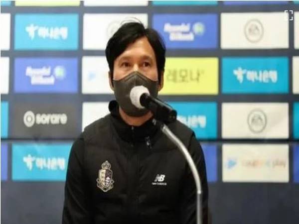 Tin bóng đá 2/3: HLV Park Choong Kyun khen ngợi Văn Toàn