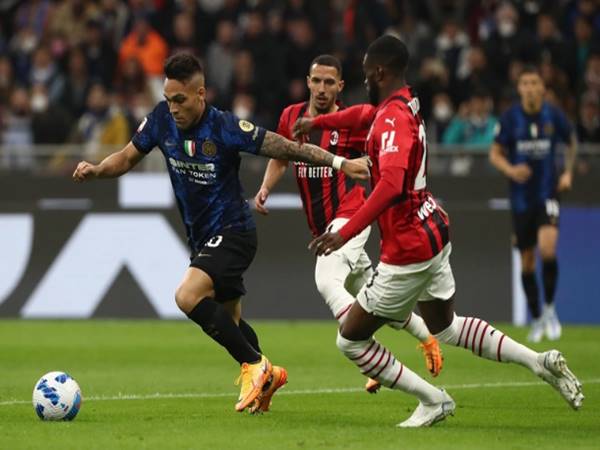 Những trận derby Milan giữa Inter Milan và AC Milan 
