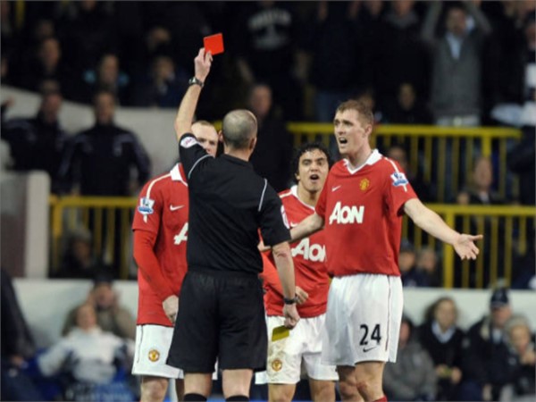 Roy Keane – 7 thẻ đỏ