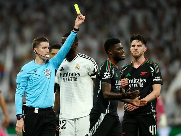 Tin Arsenal: Nỗi lo sứt mẻ lực lượng vì thẻ vàng