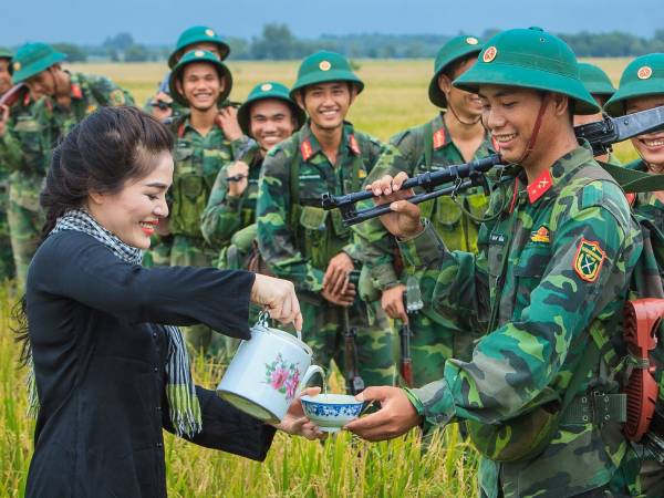 Chiêm bao thấy bộ đội cầm súng